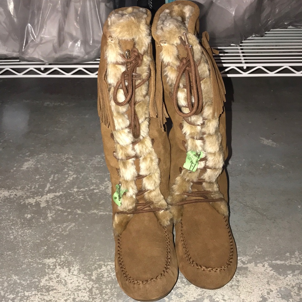 Minnetonka moccasin lace up boots